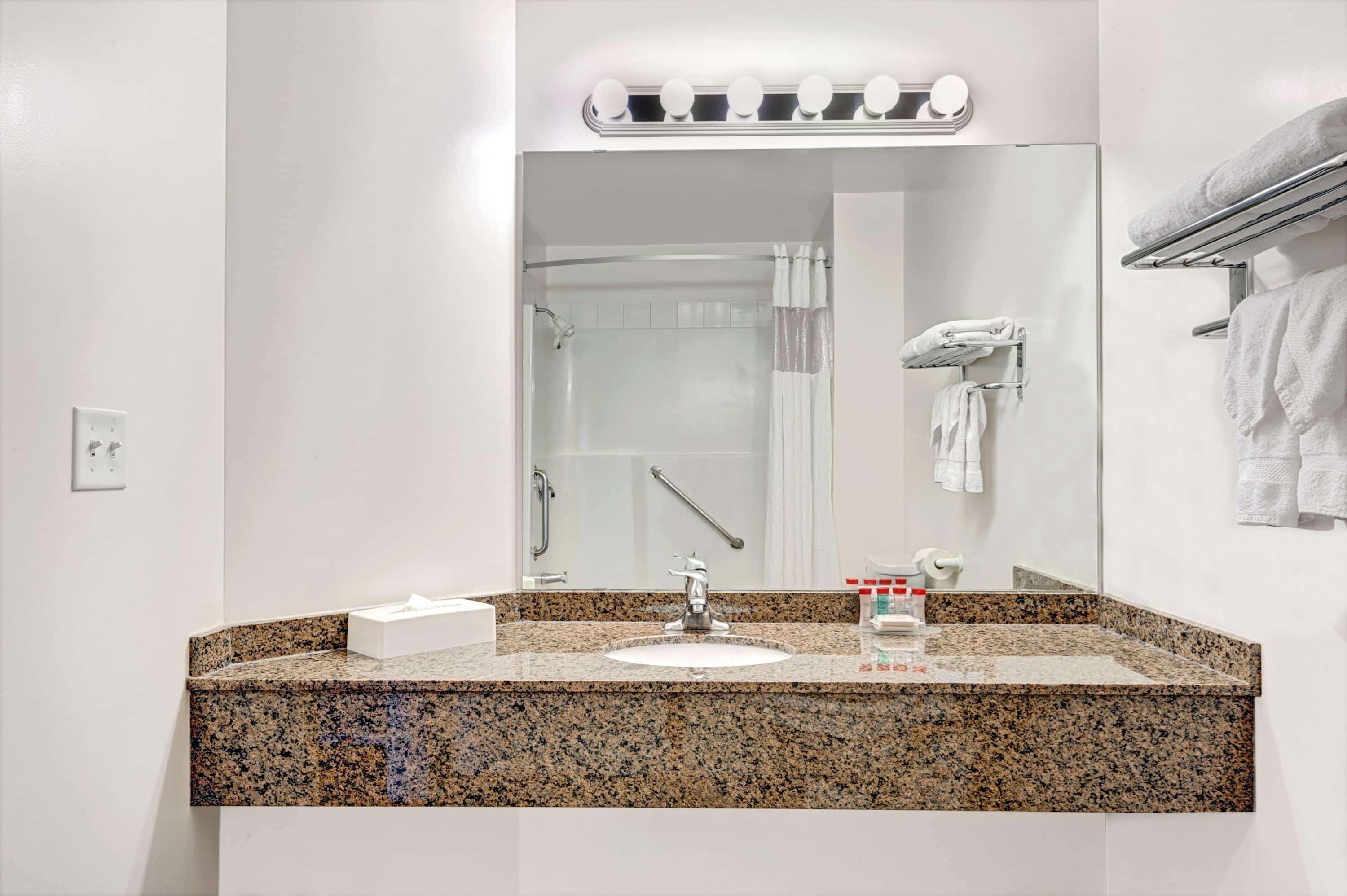 Quality Inn & Suites Edmonton International Airport Leduc Zewnętrze zdjęcie