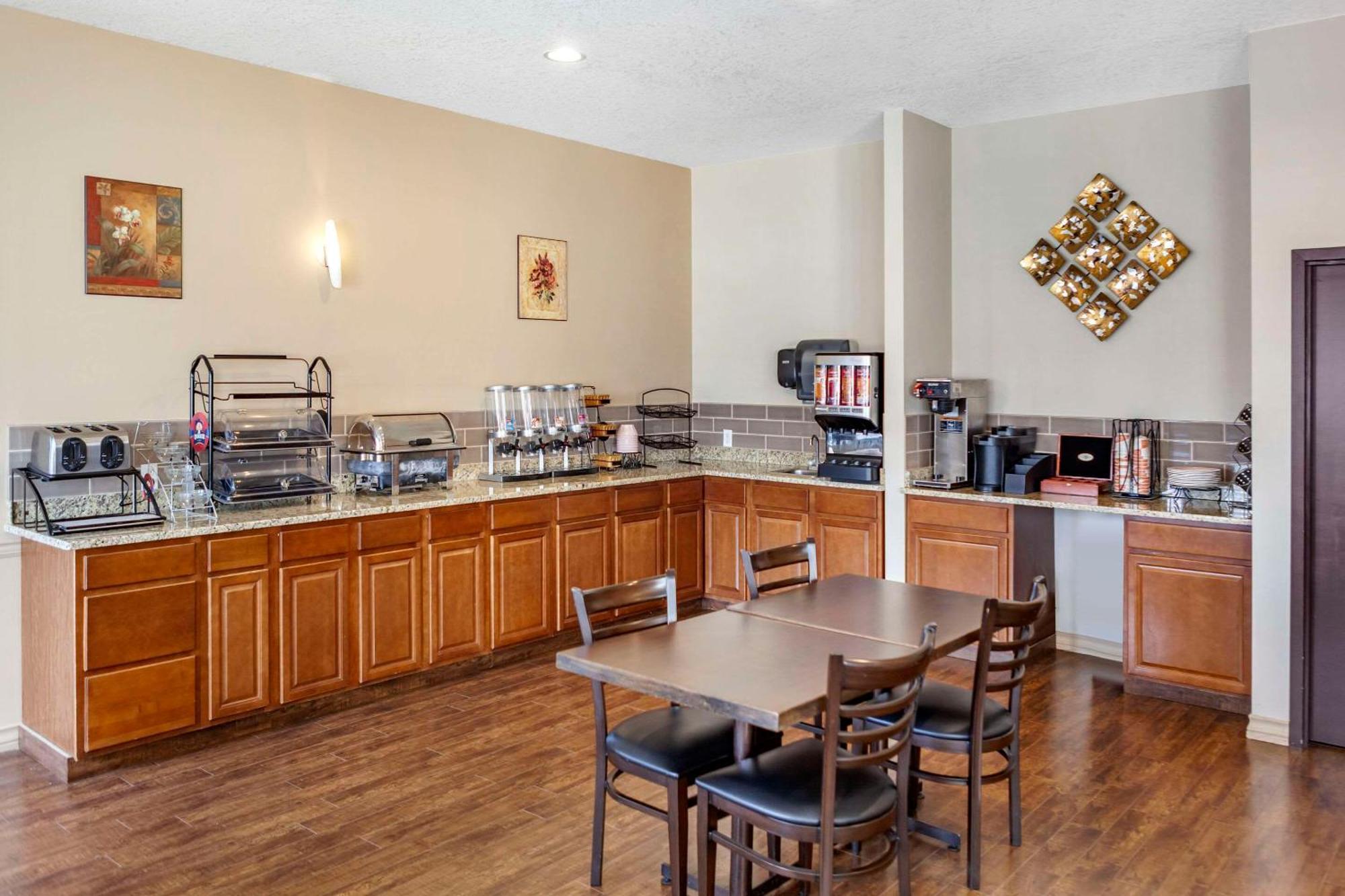 Quality Inn & Suites Edmonton International Airport Leduc Zewnętrze zdjęcie