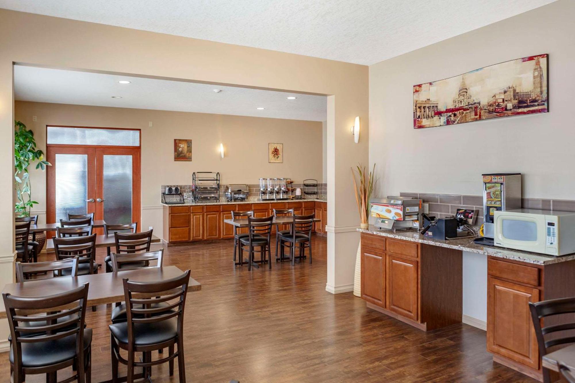 Quality Inn & Suites Edmonton International Airport Leduc Zewnętrze zdjęcie