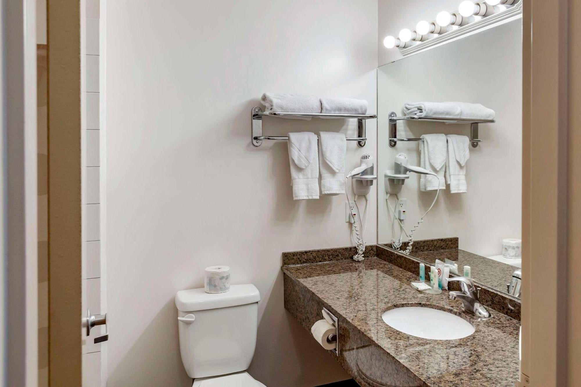 Quality Inn & Suites Edmonton International Airport Leduc Zewnętrze zdjęcie