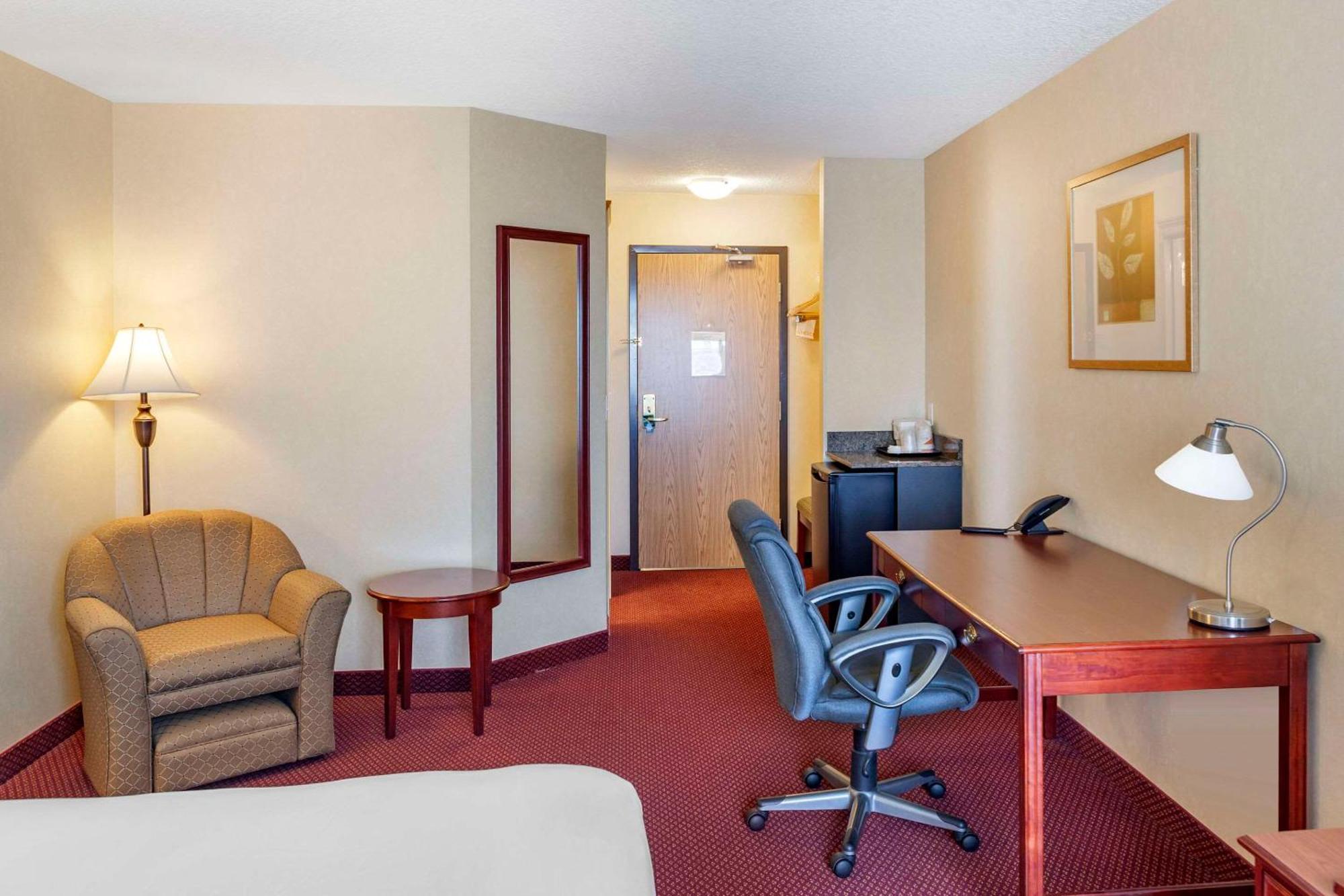 Quality Inn & Suites Edmonton International Airport Leduc Zewnętrze zdjęcie