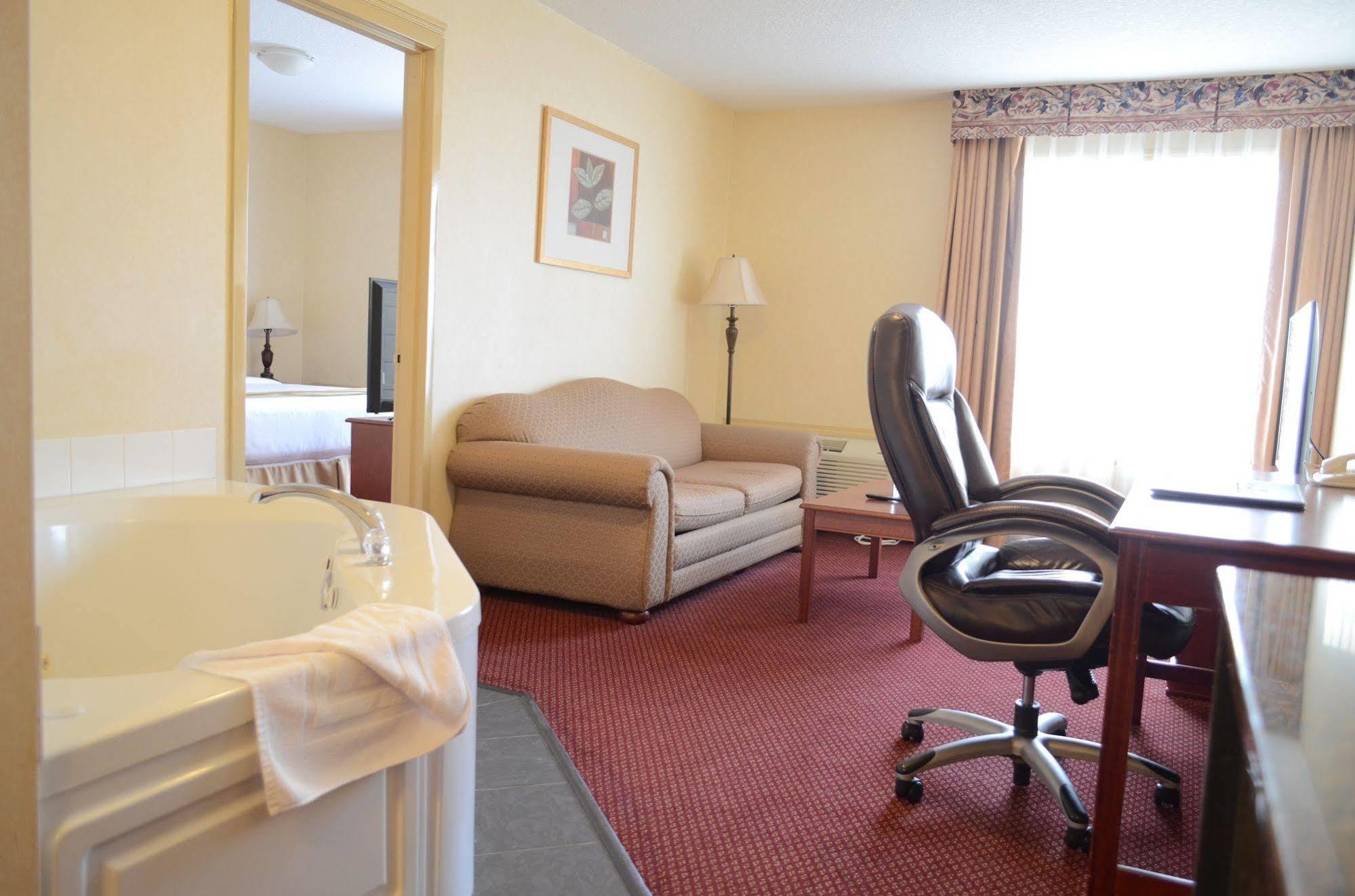 Quality Inn & Suites Edmonton International Airport Leduc Zewnętrze zdjęcie